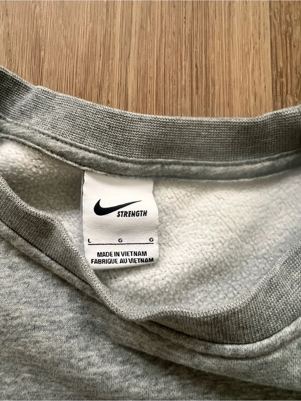Nike Strength Gray Fleece Crewneck Sweatshirt Large Training Gym Pullover